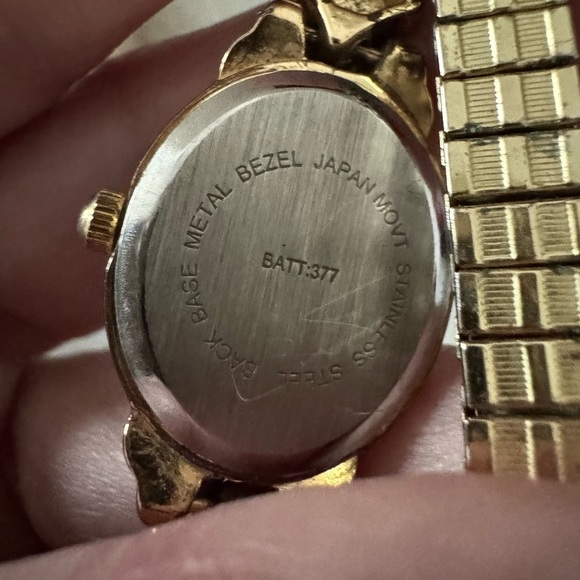 Bezel Japan Silver Quartz Watch - Picture 2 of 4